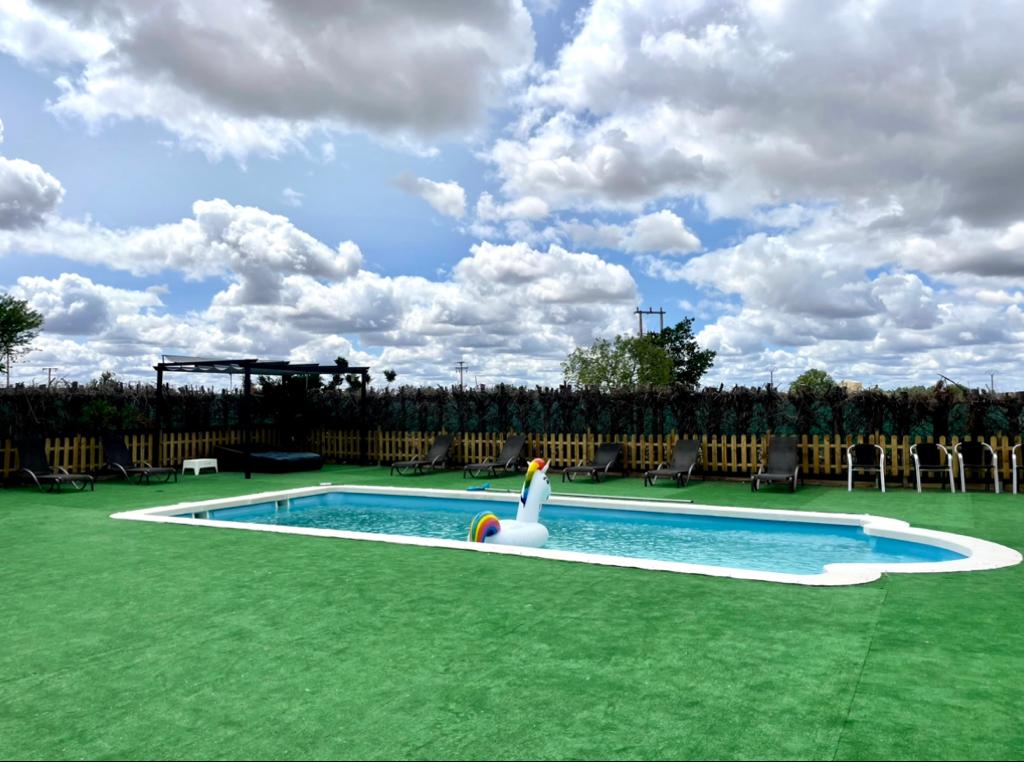 chalet con piscina alquiler en salamanca